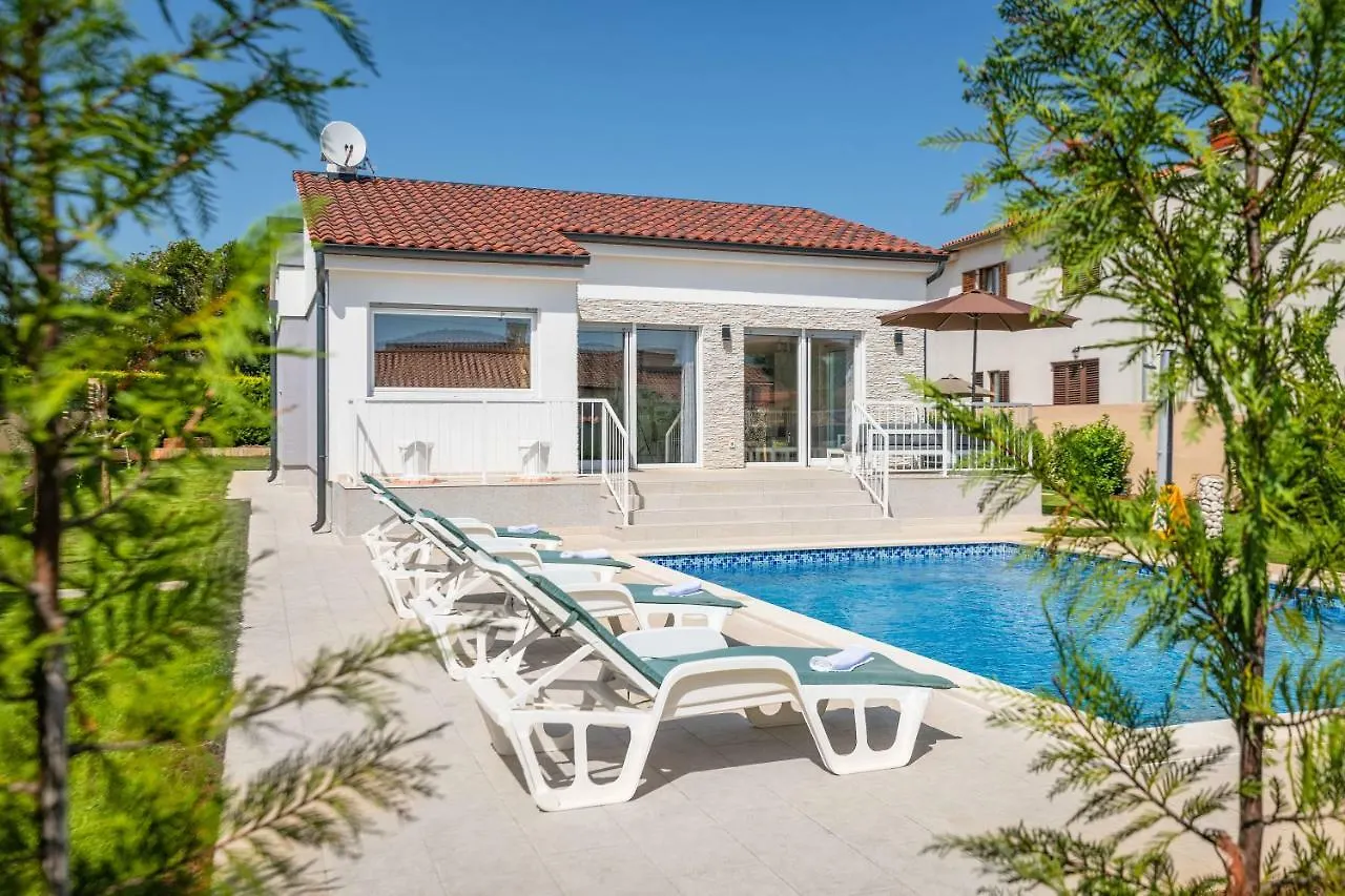 Villa Marema Pula 0*,